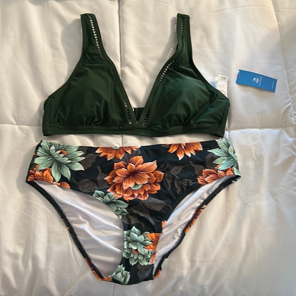 NWT, Cupshe Plunge Bikini top with Mid Rise Floral Bikini Bottom